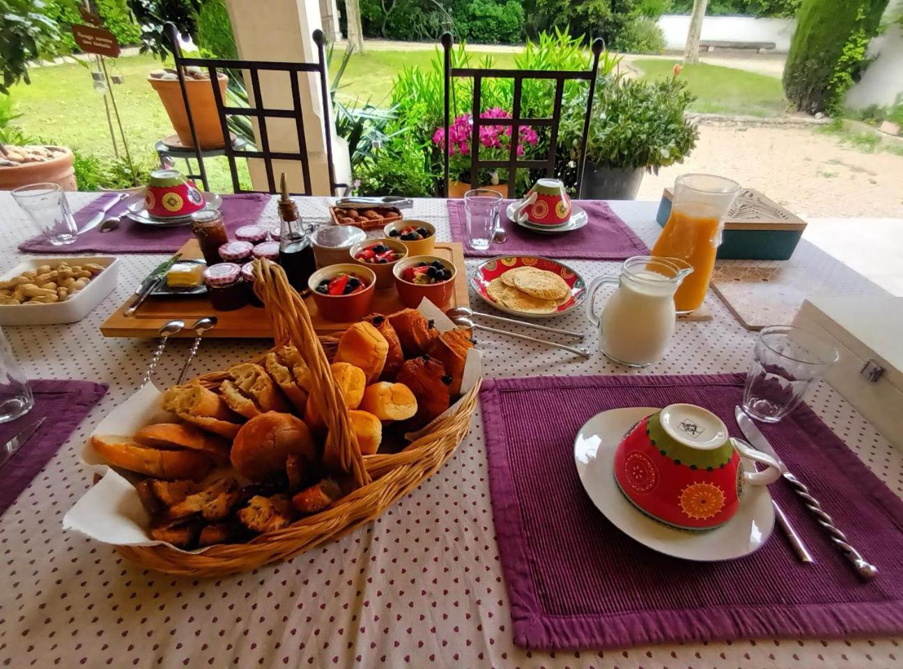 Cabannes La Goutadou B&B 외부 사진